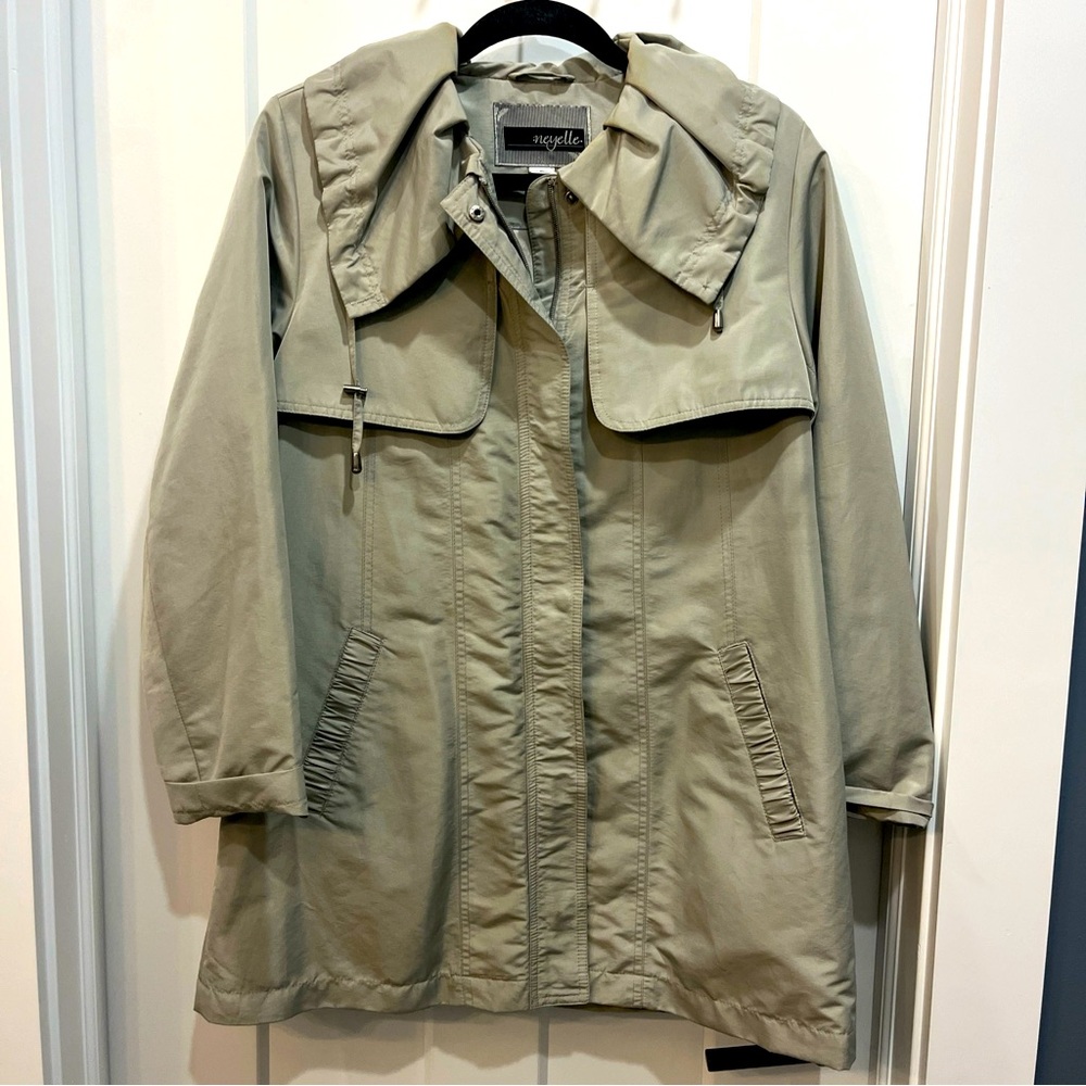 Neyelle Women’s‎ Beige Full Zip Jacket Size Small